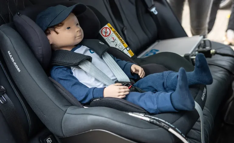 ADAC testet Kinder-Warnsysteme in Autos