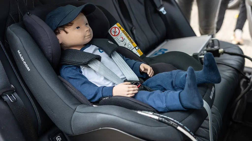 ADAC testet Kinder-Warnsysteme in Autos