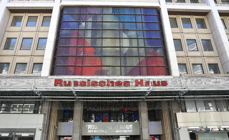 Krachs Kritik am Russischen Haus in Berlin