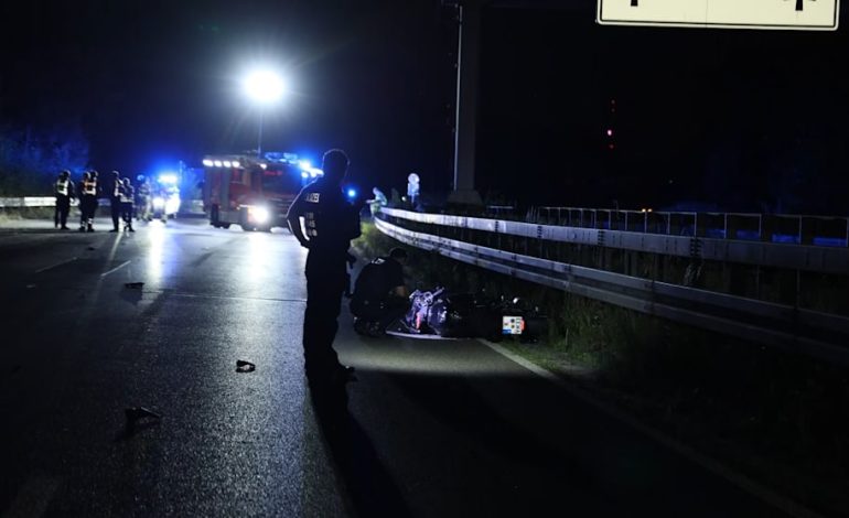 Verdacht auf illegales Rennen: Zwei Tote bei Motorrad-Unfall in Köln