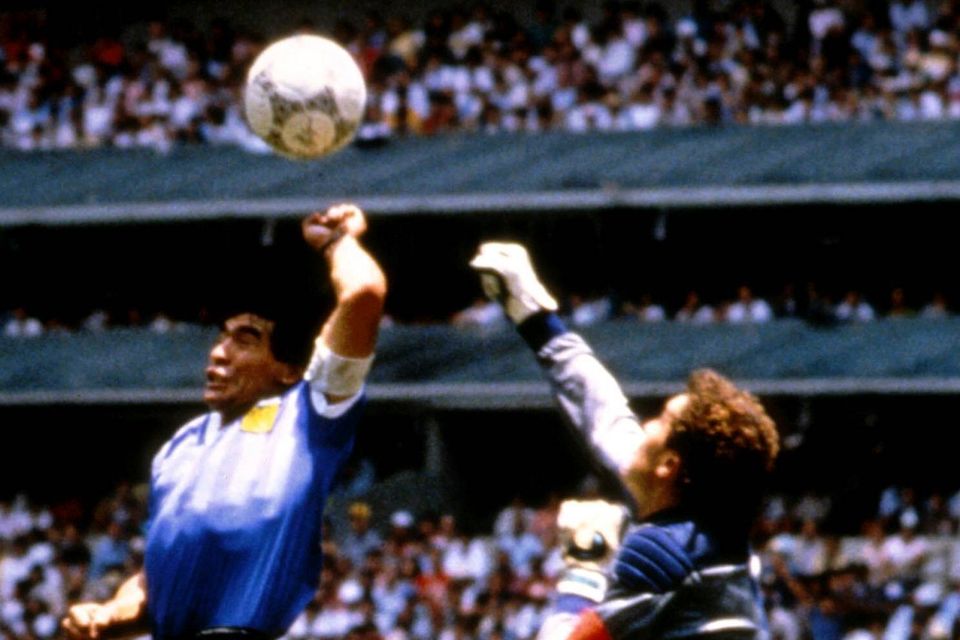 Versteigerung des legendären Balls von Diego Maradonas Toren 1986