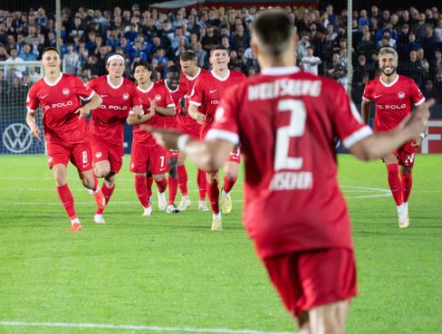 DFB-Pokal: Schalke 04, VfL Wolfsburg und 1. FC Köln erreichen zweite Runde
