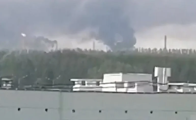 Ukraine greift Ölraffinerie in Russland an: Tote und Verletzte