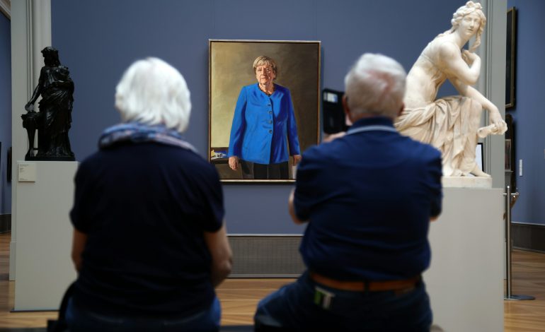 Merkels Bild im Bode-Museum zieht viele Besucher an