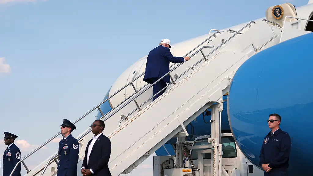 Empörung über Trumps Geheimflug: Reporter in Gefahr?