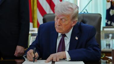 Oberster Gerichtshof hebt Blockade für Trumps Briefwahlpläne auf