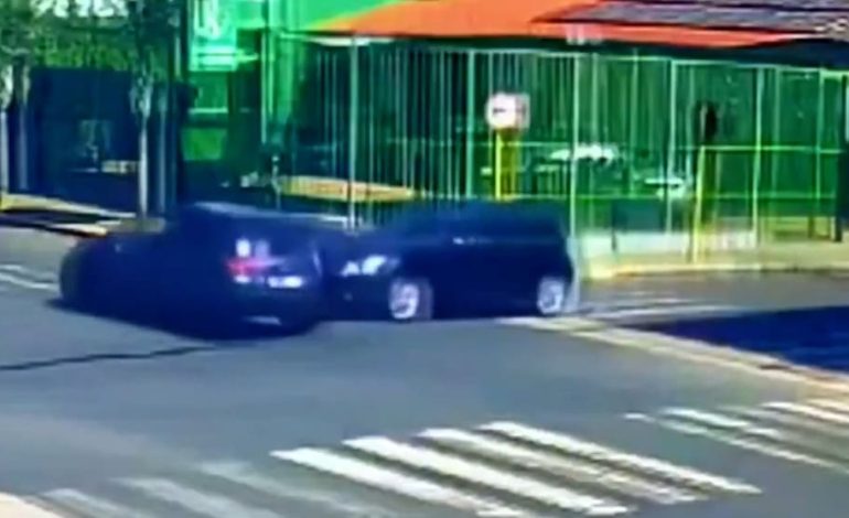 Besser als jeder Stuntman: Perfekt eingeparkt nach einem Crash