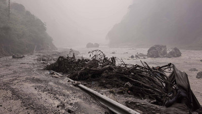 Verheerendes Erdbeben und Sturzflut in Nepal: Hunderte vermisst