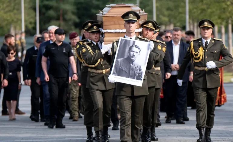 Staatsbegräbnis für umstrittenen ukrainischen Nationalisten