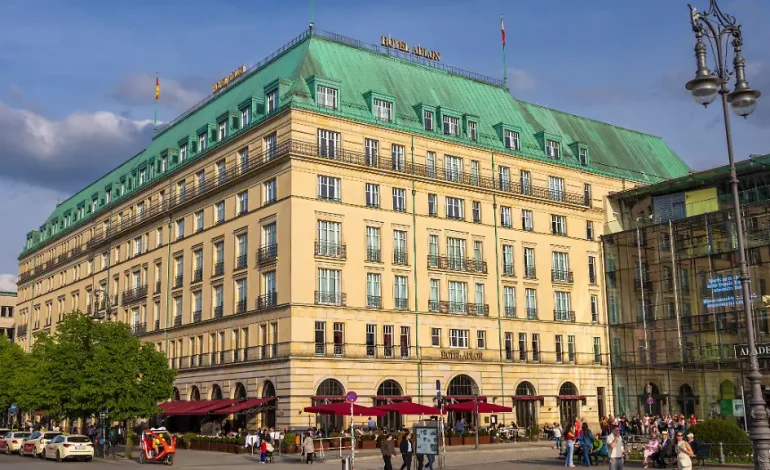 Berliner Luxushotel Adlon zum Verkauf angeboten