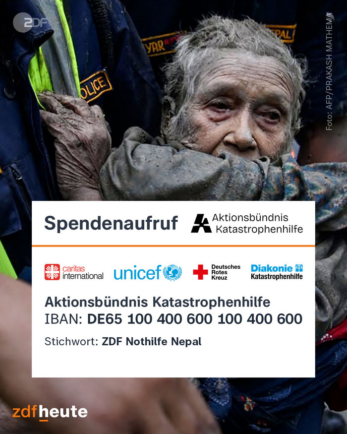 Einsatzkräfte Bekämpfen die Folgen der Sturzflut in Nepal