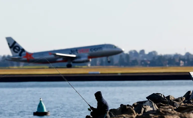 Fast-Kollission am Flughafen Sydney führt zu Suspendierungen