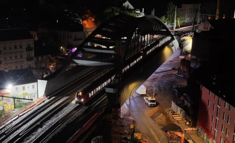 Erste Züge passieren neue Sternbrücke in Hamburg