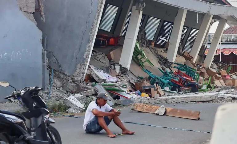 Zahl der Todesopfer nach Erdbeben in Indonesien steigt an