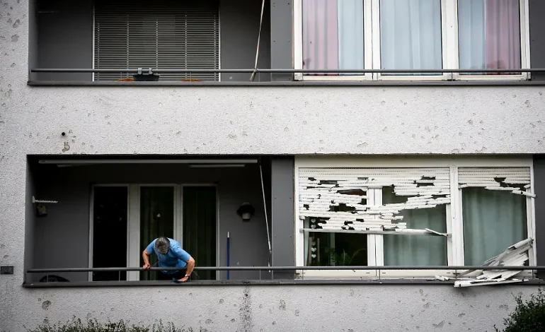 Heftiger Hagelsturm in der Schweiz verursacht Verletzungen und Schäden