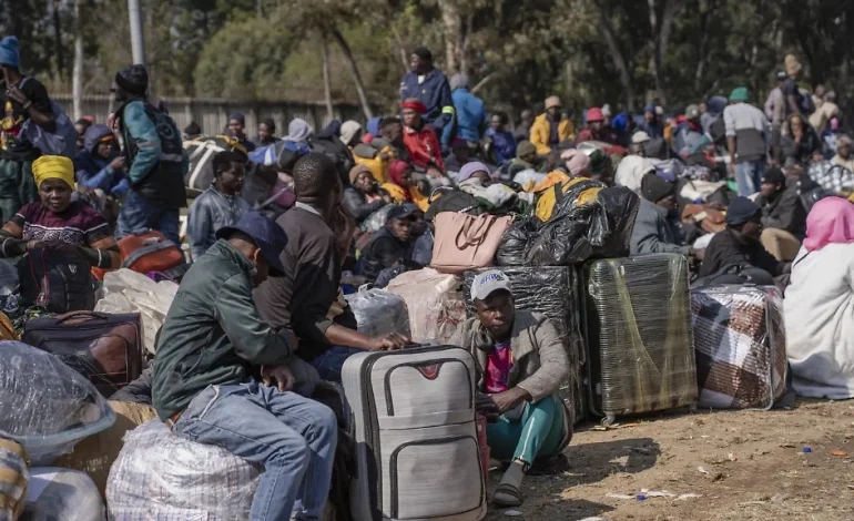 Südafrika schiebt Migranten ab und erhebt Forderungen