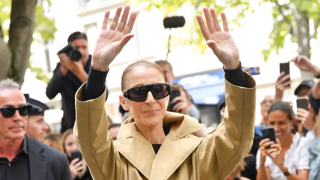 Céline Dion von Fans in Paris gefeiert