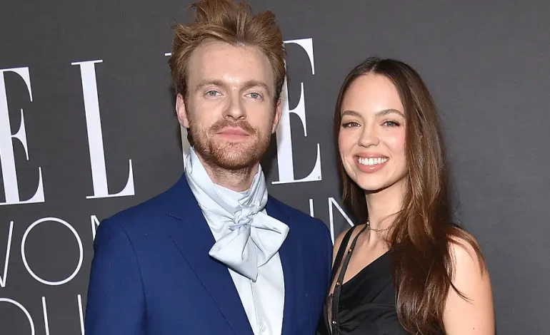 Details zu den Hochzeitslooks von Claudia Sulewski und Finneas