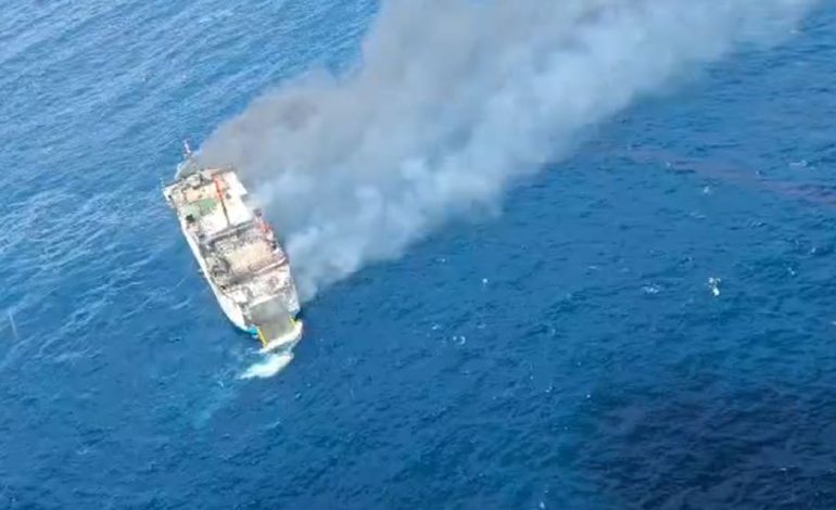 Feuerausbruch auf Fähre vor Bali: Rettung von über 100 Passagieren