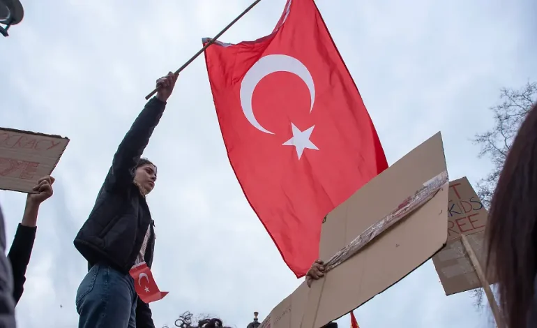 Türkisches Gericht verhängt Haftstrafen gegen Oppositionelle