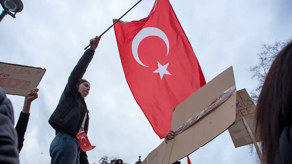 Türkisches Gericht verhängt Haftstrafen gegen Oppositionelle