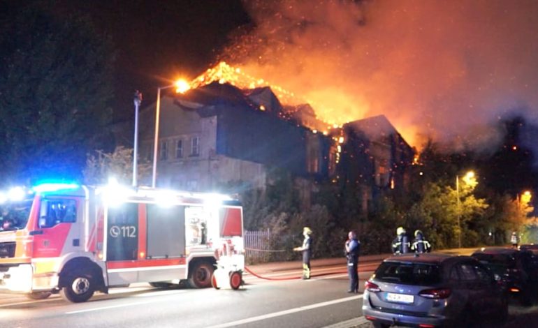 Großbrand in Leipzigs Norden fordert Einsatzkräfte