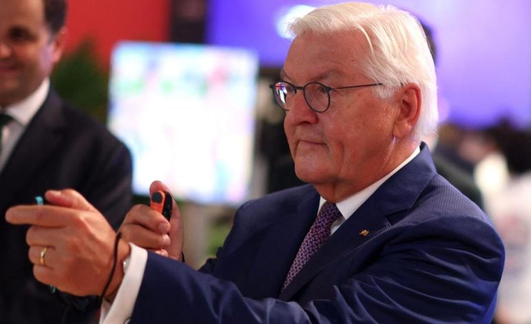 Bundespräsident Steinmeier besucht Gamescom und warnt vor Gaming-Risiken