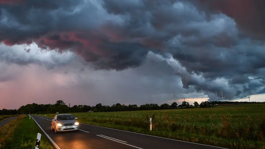 Sicher im Auto bei Gewitter – Worauf es ankommt