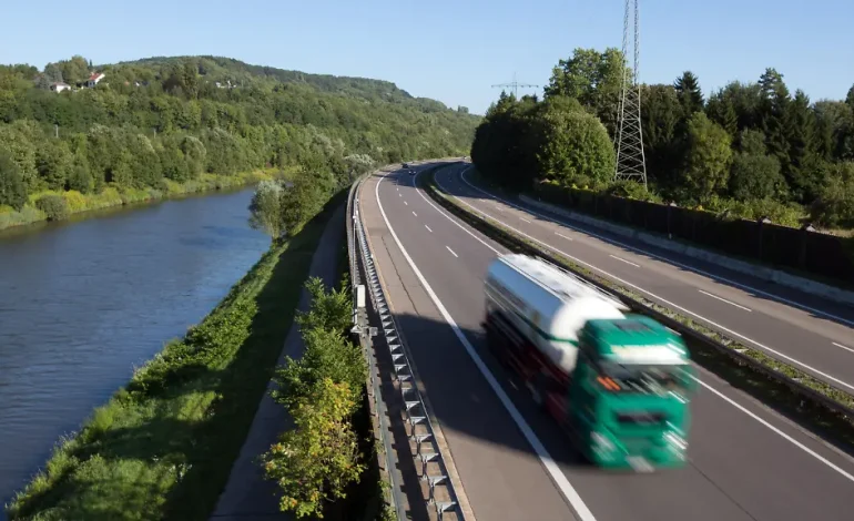 Lockere Sonntagsfahrtregelungen für Lkw wegen Rhein-Niedrigwasser