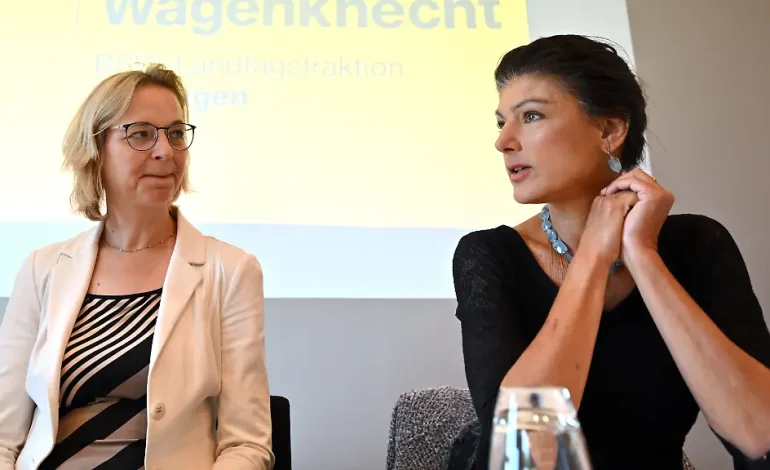 Streit um Brombeer-Koalition: Unterstützung für Voigt und Diskussion über Sonderparteitag