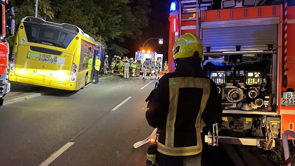 Busunfall in Berlin hinterlässt Schwerverletzte