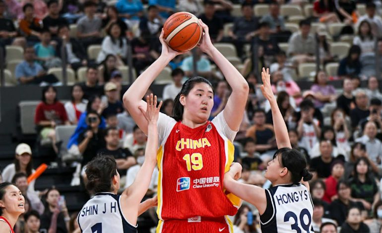 Die Dominanz der chinesischen Basketballspielerin Zhang Ziyu sorgt für Diskussionen