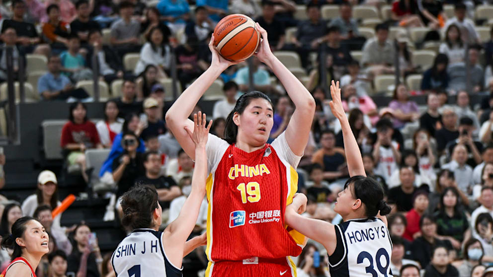 Die Dominanz der chinesischen Basketballspielerin Zhang Ziyu sorgt für Diskussionen