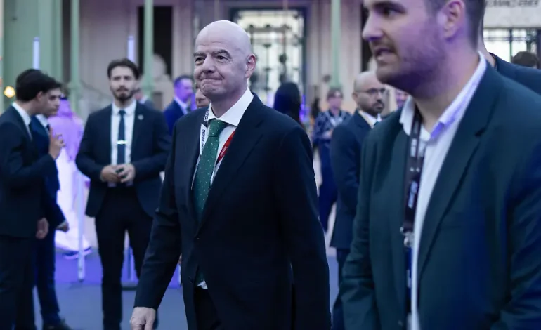 Infantino überrascht im FIFA-Machtkampf
