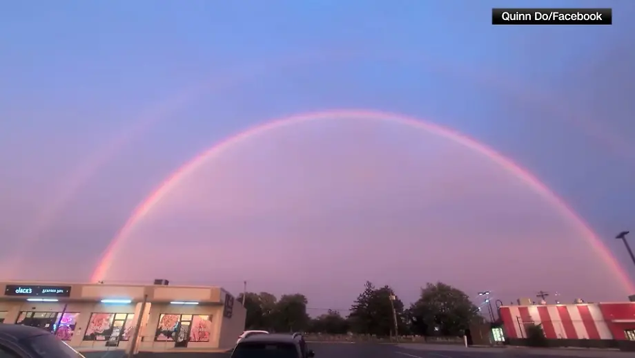 Besonderes Wetterphänomen in New Jersey: Rosa leuchtender Regenbogen