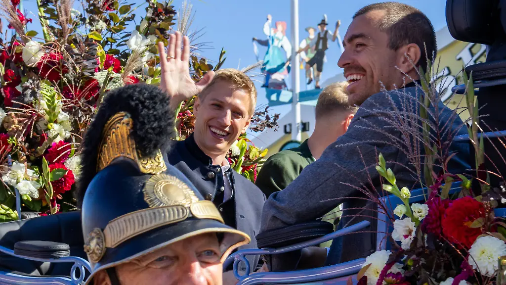 Münchens OB Krause verlässt Wiesn-Umzug vorzeitig