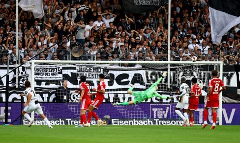 FC Bayern München besiegt Elversberg und erzielt ersten Saisonsieg