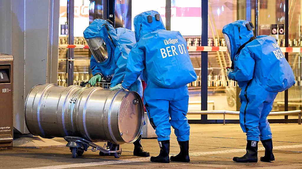 Großeinsatz wegen Gefahrgutalarm am Flughafen BER