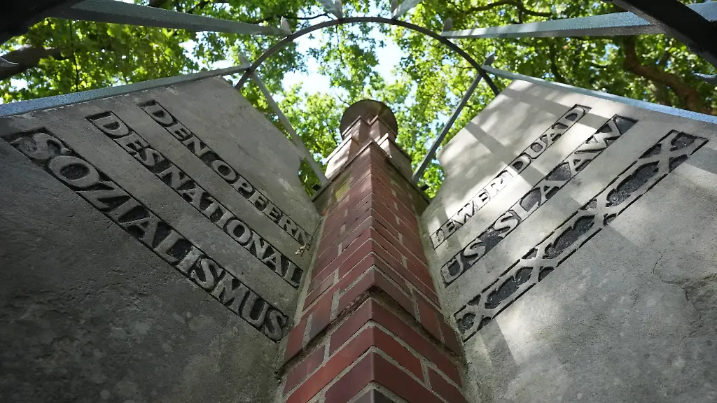 „Klares Bekenntnis für Frieden: Ein Mahnmal und seine Geschichte“