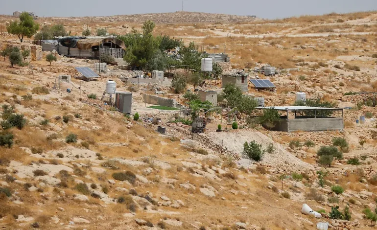 Israelische Behörden reißen Dorf im Westjordanland ab