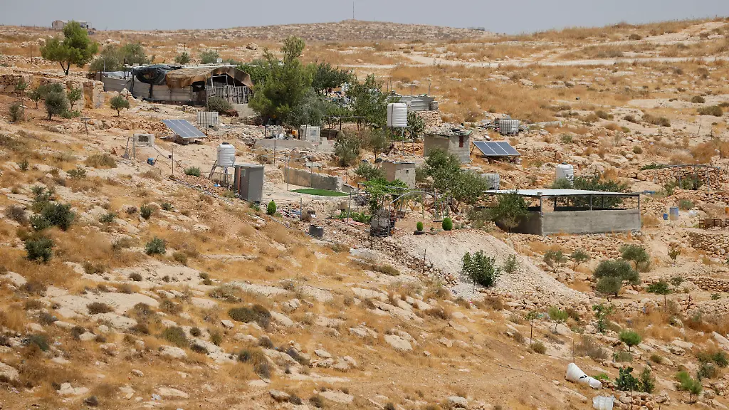Israelische Behörden reißen Dorf im Westjordanland ab