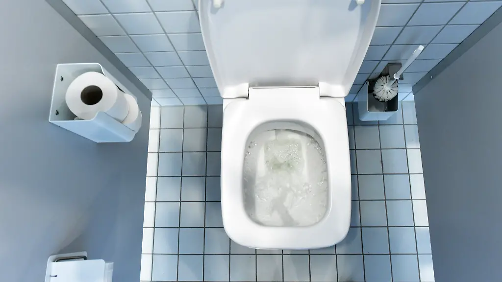 Unsichtbare Wolke über dem WC: Toiletten schleudern beim Spülen Keime bis in Atemhöhe