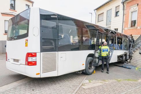 Unfall mit Schulbus in Völklingen: Kinder leicht verletzt
