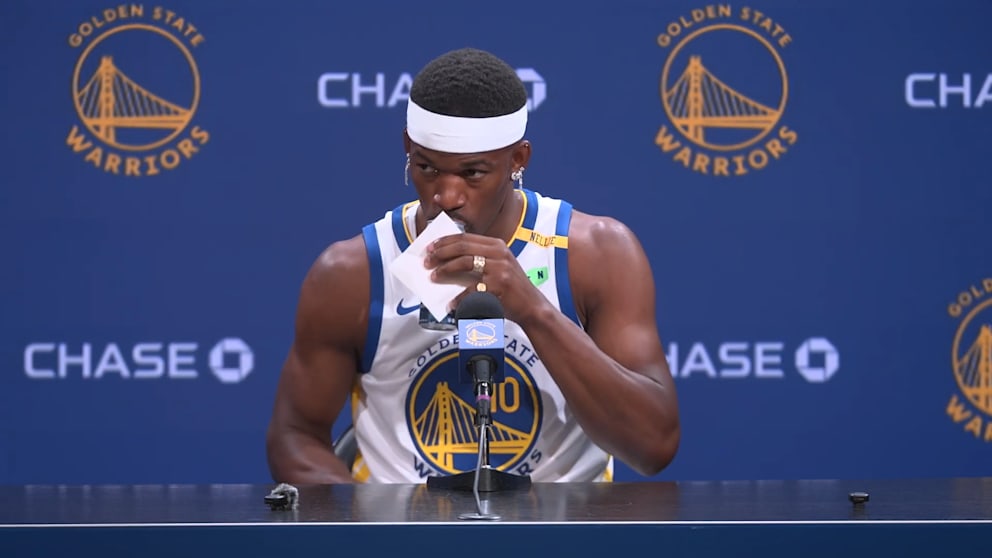 Jimmy Butler beeindruckt bei Pressekonferenz mit exklusivem Accessoire