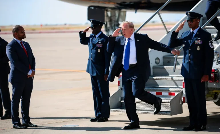 Notrutsche an Trumps Air Force One verzögert Abflug