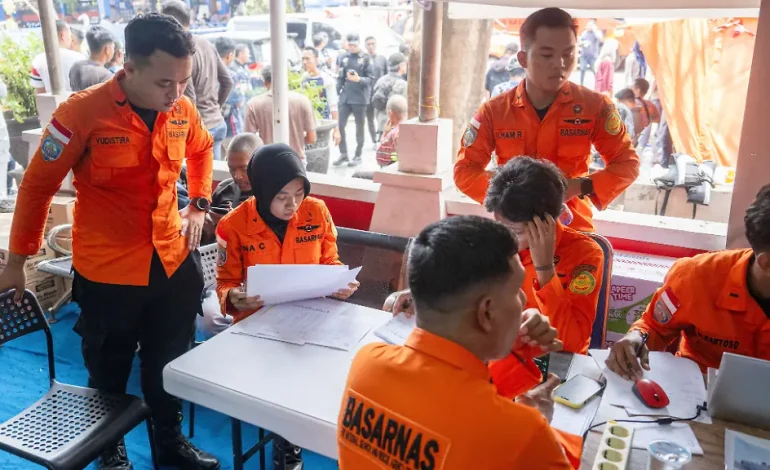 Fähre in Indonesien gesunken: Mehr als 100 Menschen gerettet, 130 vermisst