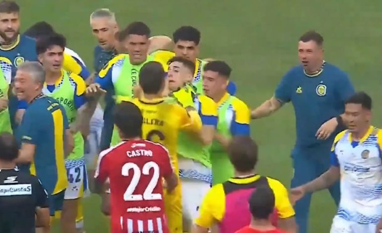 Chaos im Finale: Massenschlägerei nach Abpfiff