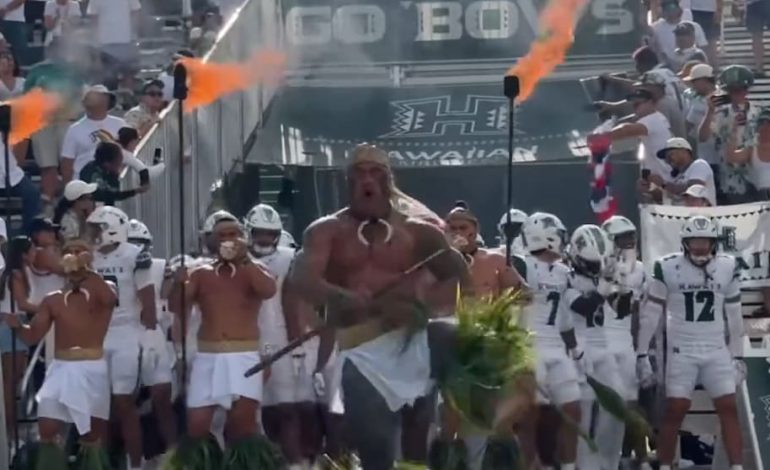 Spektakuläre Show beim College-Football-Spiel der Hawaii Rainbow Warriors