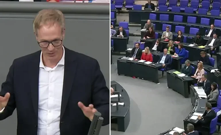 Klöckner weist AfD-Störerin im Bundestag zurecht