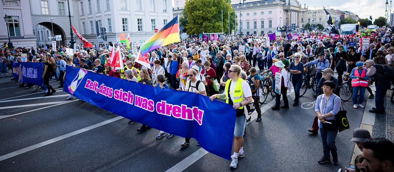 Zehntausende demonstrieren gegen Rechtsextremismus